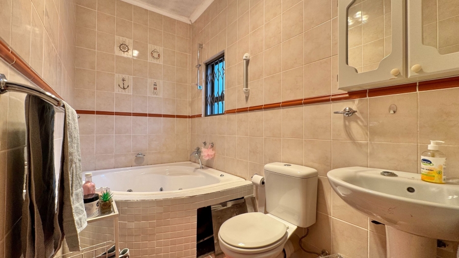 5 Bedroom Property for Sale in Lochnerhof Western Cape